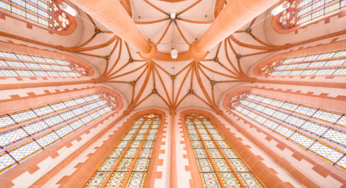 Heidelberg - Heiliggeistkirche - Chor - Blick auf die Fenster und in das Gewölbe, hinter dem Altar stehend (aufgenommen im Januar 2013, am frühen Nachmittag) Heidelberg - Heiliggeistkirche - Chor - Blick auf die Fenster und in das Gewölbe, hinter dem Altar stehend (aufgenommen im Januar 2013, am frühen Nachmittag)