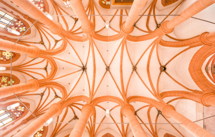 Heidelberg - Heiliggeistkirche - Chor - Gesamtansicht des Gewölbes, vom Zentrum des Chors aus gesehen (aufgenommen im Februar 2013, am frühen Nachmittag) Heidelberg - Heiliggeistkirche - Chor - Gesamtansicht des Gewölbes, vom Zentrum des Chors aus gesehen (aufgenommen im Februar 2013, am frühen Nachmittag)