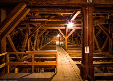 Heidelberg - Heiliggeistkirche - Dachstuhl - Mittlere Ebene - Blick von Osten in den Dachstuhl über dem Mittelschiff (aufgenommen im Februar 2013, am frühen Nachmittag) Heidelberg - Heiliggeistkirche - Dachstuhl - Mittlere Ebene - Blick von Osten in den Dachstuhl über dem Mittelschiff (aufgenommen im Februar 2013, am frühen Nachmittag)
