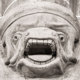 Heidelberg - Heiliggeistkirche - Südschiff - 1. Figur am unteren Dienstabschluß, von Westen aus gezählt (aufgenommen im März 2013, um die Mittagszeit)