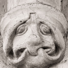 Heidelberg - Heiliggeistkirche - Südschiff - 4. Figur am unteren Dienstabschluß, von Westen aus gezählt (aufgenommen im März 2013, um die Mittagszeit)
