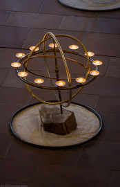 Heidelberg - Heiliggeistkirche - Südschiff - Epiphanias-Leuchter von Dieter Knorzer (aufgenommen im März 2013, am Nachmittag) Heidelberg - Heiliggeistkirche - Südschiff - Epiphanias-Leuchter von Dieter Knorzer (aufgenommen im März 2013, am Nachmittag)