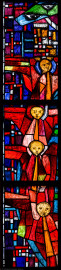 Heidelberg - Heiliggeistkirche - Westempore - 3 Felder (3.-5. Zeile, 1. Spalte) des "Offenbarungsfensters" von Hans Gottfried von Stockhausen (aufgenommen im Juli 2013, am späten Nachmittag)