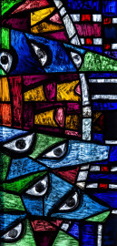 Heidelberg - Heiliggeistkirche - Westempore - Feld (2. Zeile, 4. Spalte) des "Offenbarungsfensters" von Hans Gottfried von Stockhausen (aufgenommen im Juli 2013, am späten Nachmittag)