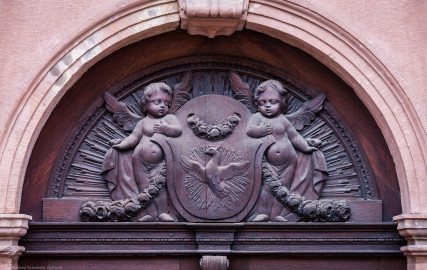 Heidelberg - Heiliggeistkirche - Südseite - Östliches Südportal - Rundbogen über der Tür (aufgenommen im November 2013, am späten Vormittag)