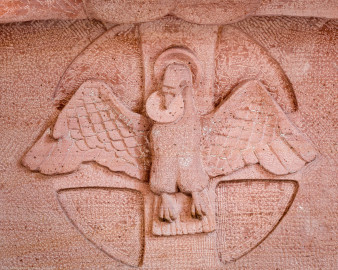 Heidelberg - Heiliggeistkirche - Altar - Westseite des Altars von Edzard Hobbing - Symbol Heiliger Geist (aufgenommen im November 2013, am späten Vormittag) Heidelberg - Heiliggeistkirche - Altar - Westseite des Altars von Edzard Hobbing - Symbol Heiliger Geist (aufgenommen im November 2013, am späten Vormittag)