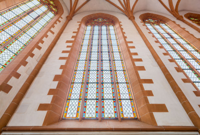 Heidelberg - Heiliggeistkirche - Chor - Blick von unten auf ein südliches Chorfenster, vor der Südwand stehend (aufgenommen im Dezember 2013, am späten Vormittag) Heidelberg - Heiliggeistkirche - Chor - Blick von unten auf ein südliches Chorfenster, vor der Südwand stehend (aufgenommen im Dezember 2013, am späten Vormittag)