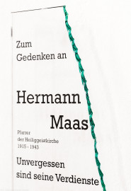 Heidelberg - Heiliggeistkirche - Südschiff/Chor - Gedenktafel für Hermann Maas, an der Südwand, in Höhe der ehemaligen Scheidewand (aufgenommen im Januar 2014, am frühen Nachmittag) Heidelberg - Heiliggeistkirche - Südschiff/Chor - Gedenktafel für Hermann Maas, an der Südwand, in Höhe der ehemaligen Scheidewand (aufgenommen im Januar 2014, am frühen Nachmittag)