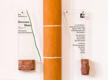 Heidelberg - Heiliggeistkirche - Südschiff/Chor - Gedenktafel für Hermann Maas, an der Südwand, in Höhe der ehemaligen Scheidewand (aufgenommen im Januar 2014, am frühen Nachmittag) Heidelberg - Heiliggeistkirche - Südschiff/Chor - Gedenktafel für Hermann Maas, an der Südwand, in Höhe der ehemaligen Scheidewand (aufgenommen im Januar 2014, am frühen Nachmittag)