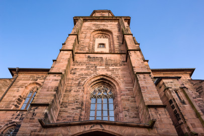 Heidelberg - Heiliggeistkirche - Aussen / West - Blick nach oben auf das Westwerk und den Turm (aufgenommen im Februar 2014, am Nachmittag) Heidelberg - Heiliggeistkirche - Aussen / West - Blick nach oben auf das Westwerk und den Turm (aufgenommen im Februar 2014, am Nachmittag)