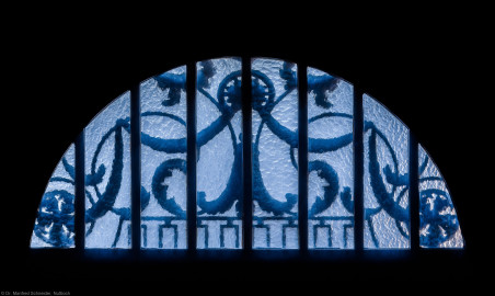 Heidelberg - Heiliggeistkirche - Südseite - Mittleres Südportal - Rundbogen, von innen, in der Dämmerung (aufgenommen im Februar 2014, am späten Nachmittag) Heidelberg - Heiliggeistkirche - Südseite - Mittleres Südportal - Rundbogen, von innen, in der Dämmerung (aufgenommen im Februar 2014, am späten Nachmittag)