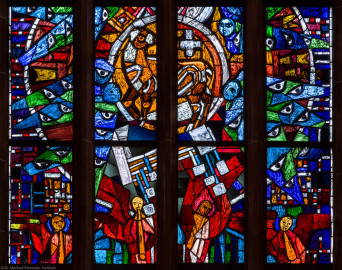 Heidelberg - Heiliggeistkirche - Westempore - Mittleres Drittel des "Offenbarungsfensters" von Hans Gottfried von Stockhausen (aufgenommen im Mai 2014, am frühen Nachmittag)