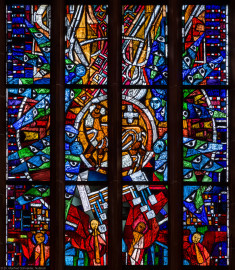 Heidelberg - Heiliggeistkirche - Westempore - Mittleres Drittel des "Offenbarungsfensters" von Hans Gottfried von Stockhausen (aufgenommen im Mai 2014, am frühen Nachmittag) Heidelberg - Heiliggeistkirche - Westempore - Mittleres Drittel des "Offenbarungsfensters" von Hans Gottfried von Stockhausen (aufgenommen im Mai 2014, am frühen Nachmittag)
