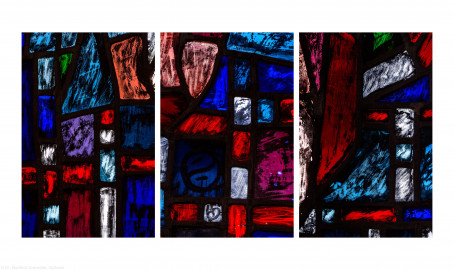 Heidelberg - Heiliggeistkirche - Westempore - Ausschnitte aus Felder (unterste Zeile, 2./3. Bahn) des "Offenbarungsfensters" von Hans Gottfried von Stockhausen (aufgenommen im Mai 2014, am Nachmittag)