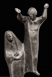 Heidelberg - Heiliggeistkirche - Altarbereich - Figuren des Osterleuchters von Emil Jo Homolka (aufgenommen im August 2014, am Nachmittag) Heidelberg - Heiliggeistkirche - Altarbereich - Figuren des Osterleuchters von Emil Jo Homolka (aufgenommen im August 2014, am Nachmittag)