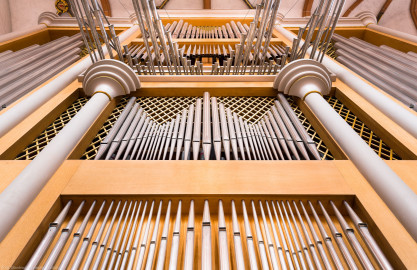 Heidelberg - Heiliggeistkirche - Chor - Hauptorgel - Blick von unten auf die Chororgel, erbaut von Steinmeyer 1980 bis 1993 (aufgenommen im September 2014, am Nachmittag) Heidelberg - Heiliggeistkirche - Chor - Hauptorgel - Blick von unten auf die Chororgel, erbaut von Steinmeyer 1980 bis 1993 (aufgenommen im September 2014, am Nachmittag)