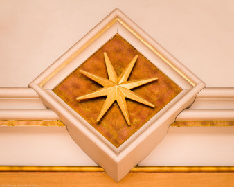 Heidelberg - Heiliggeistkirche - Chor - Hauptorgel - Blick auf den Zimbelstern "Morgenstern" der Chororgel, erbaut von Steinmeyer 1980 bis 1993 (aufgenommen im September 2014, am Nachmittag) Heidelberg - Heiliggeistkirche - Chor - Hauptorgel - Blick auf den Zimbelstern "Morgenstern" der Chororgel, erbaut von Steinmeyer 1980 bis 1993 (aufgenommen im September 2014, am Nachmittag)