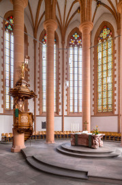 Heidelberg - Heiliggeistkirche - Kanzel - Blick in den Chor, auf die Kanzel und den Altar (aufgenommen im Februar 2015, um die Mittagszeit) Heidelberg - Heiliggeistkirche - Kanzel - Blick in den Chor, auf die Kanzel und den Altar (aufgenommen im Februar 2015, um die Mittagszeit)