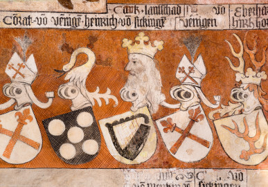 Heidelberg - Heiliggeistkirche - Chor - Südostwand - Ausschnitt (oberste Reihe) aus dem Wappenfries der "Gesellschaft mit dem Esel" (aufgenommen im März 2015, am Vormittag) Heidelberg - Heiliggeistkirche - Chor - Südostwand - Ausschnitt (oberste Reihe) aus dem Wappenfries der "Gesellschaft mit dem Esel" (aufgenommen im März 2015, am Vormittag)