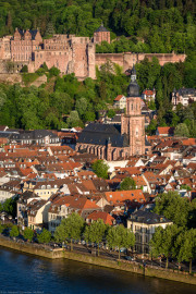 Heidelberg - Heiliggeistkirche - Nordwestseite - Blick vom westlichen Philosophenweg auf das Schloss, die Altstadt und die Heiliggeistkirche (aufgenommen im Mai 2015, am frühen Abend) Heidelberg - Heiliggeistkirche - Nordwestseite - Blick vom westlichen Philosophenweg auf das Schloss, die Altstadt und die Heiliggeistkirche (aufgenommen im Mai 2015, am frühen Abend)