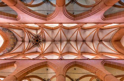Heidelberg - Heiliggeistkirche - Mittelschiff - Gesamtansicht des Gewölbes, vom Zentrum des Mittelschiffs aus gesehen (aufgenommen im Mai 2015, am Nachmittag) Heidelberg - Heiliggeistkirche - Mittelschiff - Gesamtansicht des Gewölbes, vom Zentrum des Mittelschiffs aus gesehen (aufgenommen im Mai 2015, am Nachmittag)