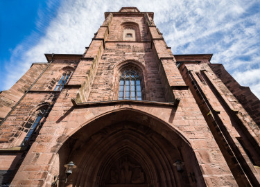 Heidelberg - Heiliggeistkirche - Aussen / West - Blick nach oben auf das Westwerk und den Turm (aufgenommen im Mai 2015, am Nachmittag) Heidelberg - Heiliggeistkirche - Aussen / West - Blick nach oben auf das Westwerk und den Turm (aufgenommen im Mai 2015, am Nachmittag)