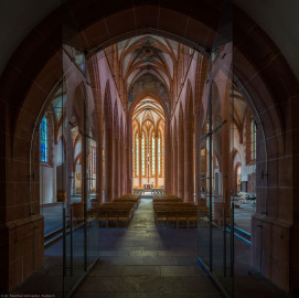 Heidelberg - Heiliggeistkirche - Mittelschiff - Blick von der Vorhalle in die Schiffe und den Chor (aufgenommen im Juni 2015, am Vormittag) Heidelberg - Heiliggeistkirche - Mittelschiff - Blick von der Vorhalle in die Schiffe und den Chor (aufgenommen im Juni 2015, am Vormittag)