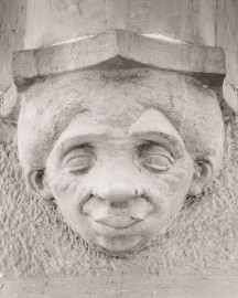 Heidelberg - Heiliggeistkirche - Südempore - Südseite - 4. Figur am unteren Dienstabschluß, von Westen aus gezählt (aufgenommen im Juni 2015, am Nachmittag) Heidelberg - Heiliggeistkirche - Südempore - Südseite - 4. Figur am unteren Dienstabschluß, von Westen aus gezählt (aufgenommen im Juni 2015, am Nachmittag)