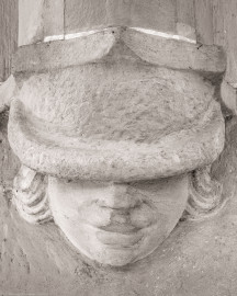 Heidelberg - Heiliggeistkirche - Südempore - Südseite -2. Figur am unteren Dienstabschluß, von Westen aus gezählt (aufgenommen im Juni 2015, am Nachmittag) Heidelberg - Heiliggeistkirche - Südempore - Südseite -2. Figur am unteren Dienstabschluß, von Westen aus gezählt (aufgenommen im Juni 2015, am Nachmittag)