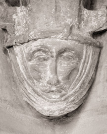 Heidelberg - Heiliggeistkirche - Nordempore - Südostseite - Figur am unteren Dienstabschluß (aufgenommen im Juni 2015, am späten Vormittag) Heidelberg - Heiliggeistkirche - Nordempore - Südostseite - Figur am unteren Dienstabschluß (aufgenommen im Juni 2015, am späten Vormittag)