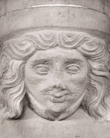 Heidelberg - Heiliggeistkirche - Nordempore - Nordseite - 2. Figur am unteren Dienstabschluß, von Westen aus gezählt (aufgenommen im Juni 2015, am späten Vormittag) Heidelberg - Heiliggeistkirche - Nordempore - Nordseite - 2. Figur am unteren Dienstabschluß, von Westen aus gezählt (aufgenommen im Juni 2015, am späten Vormittag)