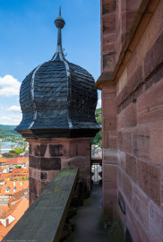 Heidelberg - Heiliggeistkirche - Turm - Blick von Westen auf den Turmaufgang mit der Zwiebelhaube (aufgenommen im Juli 2015, am Nachmittag) Heidelberg - Heiliggeistkirche - Turm - Blick von Westen auf den Turmaufgang mit der Zwiebelhaube (aufgenommen im Juli 2015, am Nachmittag)