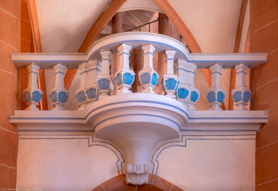 Heidelberg - Heiliggeistkirche - Westbau - Mittlere Zwischen-/Orgelempore - Nordseite - Blick vom Nordschiff auf den barocken Balkon (aufgenommen im Juli 2015, am frühen Nachmittag) Heidelberg - Heiliggeistkirche - Westbau - Mittlere Zwischen-/Orgelempore - Nordseite - Blick vom Nordschiff auf den barocken Balkon (aufgenommen im Juli 2015, am frühen Nachmittag)