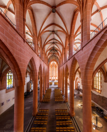 Heidelberg - Heiliggeistkirche - Mittelschiff - Blick von Westempore auf die Schiffe, Emporen und den Chor (aufgenommen im August 2015, um die Mittagszeit) Heidelberg - Heiliggeistkirche - Mittelschiff - Blick von Westempore auf die Schiffe, Emporen und den Chor (aufgenommen im August 2015, um die Mittagszeit)