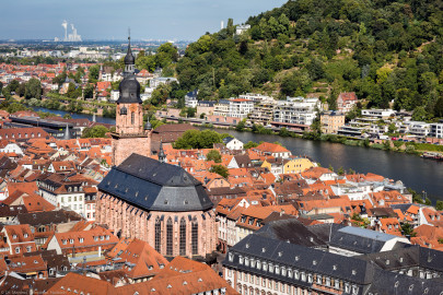 Heidelberg - Heiliggeistkirche - Südostseite - Blick vom Schloss auf Heidelberg und die Südostseite der Heiliggeistkirche (aufgenommen im August 2015, am späten Vormittag) Heidelberg - Heiliggeistkirche - Südostseite - Blick vom Schloss auf Heidelberg und die Südostseite der Heiliggeistkirche (aufgenommen im August 2015, am späten Vormittag)