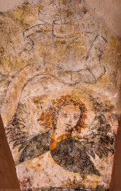 Heidelberg - Heiliggeistkirche - Südschiff - Nordost-Pfeiler - Engelfresko an der Wappensäule (aufgenommen im August 2015, am späten Vormittag) Heidelberg - Heiliggeistkirche - Südschiff - Nordost-Pfeiler - Engelfresko an der Wappensäule (aufgenommen im August 2015, am späten Vormittag)