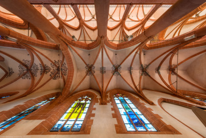 Heidelberg - Heiliggeistkirche - Nördliches Seitenschiff - Gesamtansicht des Gewölbes, vom Zentrum des Seitenschiffs aus gesehen (aufgenommen im September 2015, am frühen Nachmittag) Heidelberg - Heiliggeistkirche - Nördliches Seitenschiff - Gesamtansicht des Gewölbes, vom Zentrum des Seitenschiffs aus gesehen (aufgenommen im September 2015, am frühen Nachmittag)