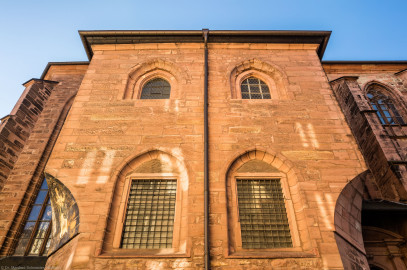 Heidelberg - Heiliggeistkirche - Nordseite - Sakristei - Blick von Norden nach oben auf die Sakristei (aufgenommen im Oktober 2015, am Vormittag) Heidelberg - Heiliggeistkirche - Nordseite - Sakristei - Blick von Norden nach oben auf die Sakristei (aufgenommen im Oktober 2015, am Vormittag)