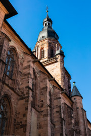 Heidelberg - Heiliggeistkirche - Aussen / Nord - Blick von Nordost (nähe Sakristei) auf die Nordfassade und den Turm (aufgenommen im Oktober 2015, am späten Vormittag) Heidelberg - Heiliggeistkirche - Aussen / Nord - Blick von Nordost (nähe Sakristei) auf die Nordfassade und den Turm (aufgenommen im Oktober 2015, am späten Vormittag)