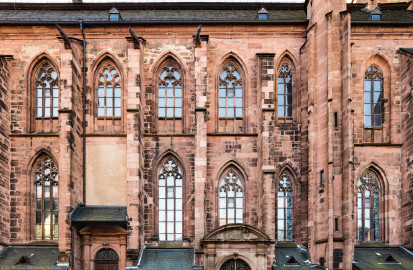 Heidelberg - Heiliggeistkirche - Aussen / Nord - Blick auf die Nordfassade, das Nordschiff und die Nordempore (aufgenommen im Oktober 2015, am späten Vormittag) Heidelberg - Heiliggeistkirche - Aussen / Nord - Blick auf die Nordfassade, das Nordschiff und die Nordempore (aufgenommen im Oktober 2015, am späten Vormittag)