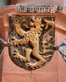 Heidelberg - Heiliggeistkirche - Südschiff - Nordost-Pfeiler - Wappen mit Pfälzer Löwen und Wappen des Hauses Wittelsbach (aufgenommen im Oktober 2015, am frühen Nachmittag) Heidelberg - Heiliggeistkirche - Südschiff - Nordost-Pfeiler - Wappen mit Pfälzer Löwen und Wappen des Hauses Wittelsbach (aufgenommen im Oktober 2015, am frühen Nachmittag)