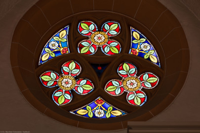 Heidelberg - Heiliggeistkirche - Chor - Nordseite - Rundes Maßwerk, über Sakristei, westlich (aufgenommen im Oktober 2015, am Nachmittag) Heidelberg - Heiliggeistkirche - Chor - Nordseite - Rundes Maßwerk, über Sakristei, westlich (aufgenommen im Oktober 2015, am Nachmittag)