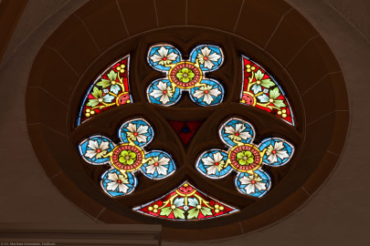 Heidelberg - Heiliggeistkirche - Chor - Nordseite - Rundes Maßwerk, über Sakristei, östlich (aufgenommen im Oktober 2015, am Nachmittag) Heidelberg - Heiliggeistkirche - Chor - Nordseite - Rundes Maßwerk, über Sakristei, östlich (aufgenommen im Oktober 2015, am Nachmittag)