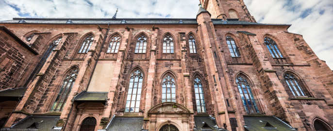 Heidelberg - Heiliggeistkirche - Aussen / Nord - Blick nach oben auf die Nordfassade (aufgenommen im Oktober 2015, am späten Vormittag) Heidelberg - Heiliggeistkirche - Aussen / Nord - Blick nach oben auf die Nordfassade (aufgenommen im Oktober 2015, am späten Vormittag)