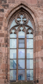 Heidelberg - Heiliggeistkirche - Nordseite - 1. Fenster des Nordschiffs, von Westen aus gezählt - Blick auf das Fenster "Schöpfungsgeschichte - Gottes Geist über den Wassern" von Hella De Santarossa (aufgenommen im Oktober 2015, am späten Vormittag) Heidelberg - Heiliggeistkirche - Nordseite - 1. Fenster des Nordschiffs, von Westen aus gezählt - Blick auf das Fenster "Schöpfungsgeschichte - Gottes Geist über den Wassern" von Hella De Santarossa (aufgenommen im Oktober 2015, am späten Vormittag)