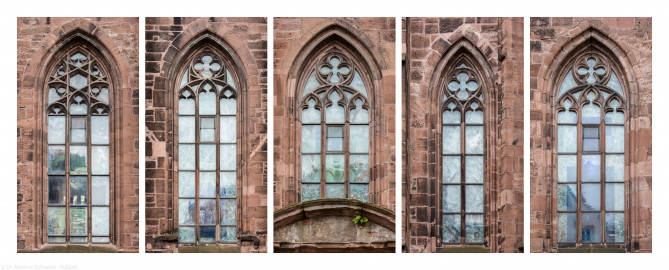 Heidelberg - Heiliggeistkirche - Nordseite - 5 Fenster des Nordschiffs - Blick auf die Fenster des Zyklus "Schöpfungsgeschichte" von Hella De Santarossa (aufgenommen im Oktober 2015, vormittags) Heidelberg - Heiliggeistkirche - Nordseite - 5 Fenster des Nordschiffs - Blick auf die Fenster des Zyklus "Schöpfungsgeschichte" von Hella De Santarossa (aufgenommen im Oktober 2015, vormittags)