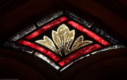 Heidelberg - Heiliggeistkirche - Südschiff - 2. Joch, von Westen aus gezählt - Raute im Maßwerk des Ornamentfensters (aufgenommen im Oktober 2015, um die Mittagszeit) Heidelberg - Heiliggeistkirche - Südschiff - 2. Joch, von Westen aus gezählt - Raute im Maßwerk des Ornamentfensters (aufgenommen im Oktober 2015, um die Mittagszeit)