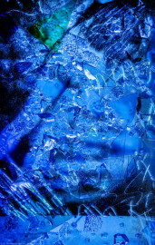 Heidelberg - Heiliggeistkirche - Nordschiff - 1. Joch, von Westen aus gezählt - Feld (mittlere Bahn, vierte Zeile) des Fensters "Schöpfungsgeschichte - Gottes Geist über den Wassern" von Hella De Santarossa (aufgenommen im Oktober 2015, am frühen Nachmittag) Heidelberg - Heiliggeistkirche - Nordschiff - 1. Joch, von Westen aus gezählt - Feld (mittlere Bahn, vierte Zeile) des Fensters "Schöpfungsgeschichte - Gottes Geist über den Wassern" von Hella De Santarossa (aufgenommen im Oktober 2015, am frühen Nachmittag)