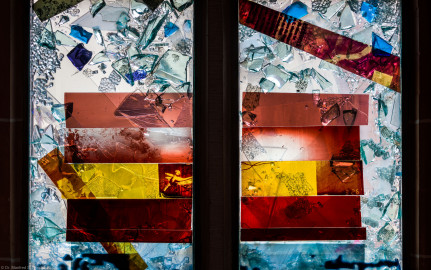 Heidelberg - Heiliggeistkirche - Nordschiff - 2. Joch, von Westen aus gezählt - Zweite Zeile des Fensters "Schöpfungsgeschichte - Gottes Geist über dem Chaos" von Hella De Santarossa (aufgenommen im Oktober 2015, um die Mittagszeit) Heidelberg - Heiliggeistkirche - Nordschiff - 2. Joch, von Westen aus gezählt - Zweite Zeile des Fensters "Schöpfungsgeschichte - Gottes Geist über dem Chaos" von Hella De Santarossa (aufgenommen im Oktober 2015, um die Mittagszeit)