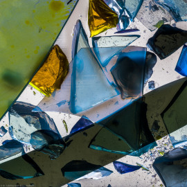 Heidelberg - Heiliggeistkirche - Nordschiff - 2. Joch, von Westen aus gezählt - Ausschnitt aus Feld (linke Bahn, erste Zeile) des Fensters "Schöpfungsgeschichte - Gottes Geist über dem Chaos" von Hella De Santarossa (aufgenommen im Oktober 2015, am frühen Nachmittag) Heidelberg - Heiliggeistkirche - Nordschiff - 2. Joch, von Westen aus gezählt - Ausschnitt aus Feld (linke Bahn, erste Zeile) des Fensters "Schöpfungsgeschichte - Gottes Geist über dem Chaos" von Hella De Santarossa (aufgenommen im Oktober 2015, am frühen Nachmittag)